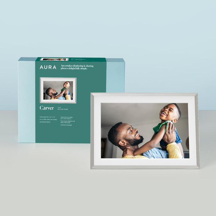 Aura Frames Carver Mattweiß produkt in gebrauch