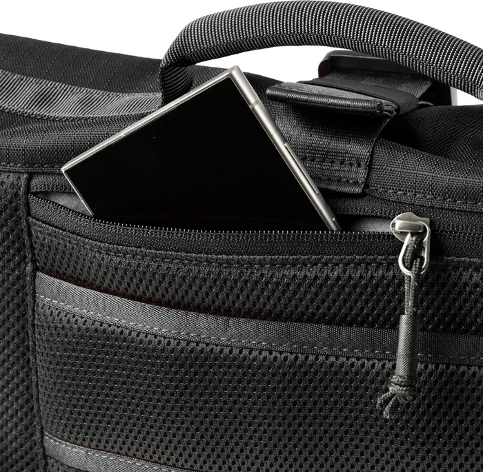 Think Tank FocusPoint Crossbody 8L Schwarz innen