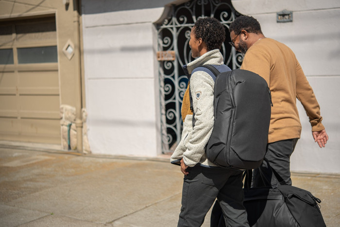 Peak Design Travel Backpack 30L v2 Black produkt in gebrauch