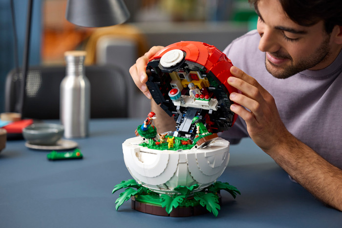 LEGO Pokémon Pokéball mit Beeindruckenden Trainermomenten 72154 produkt in gebrauch