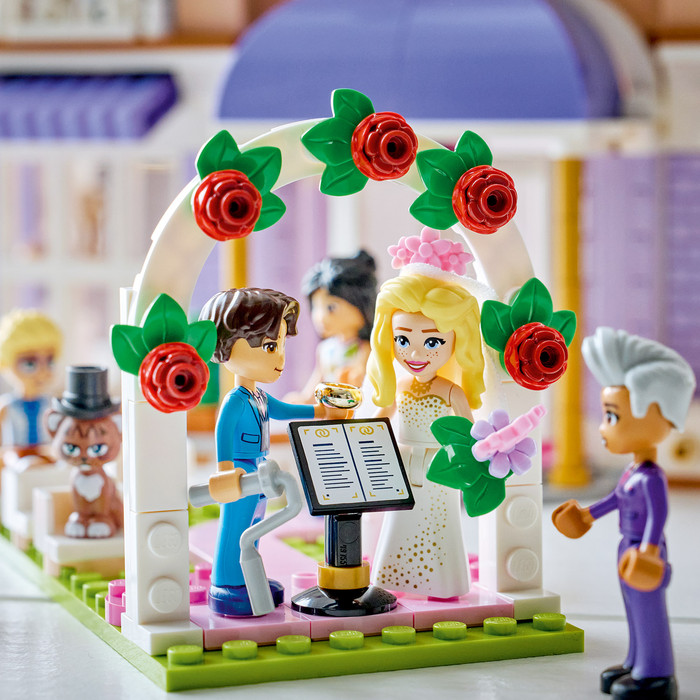 LEGO Friends Das Grandhotel von Heartlake City 42704 produkt in gebrauch