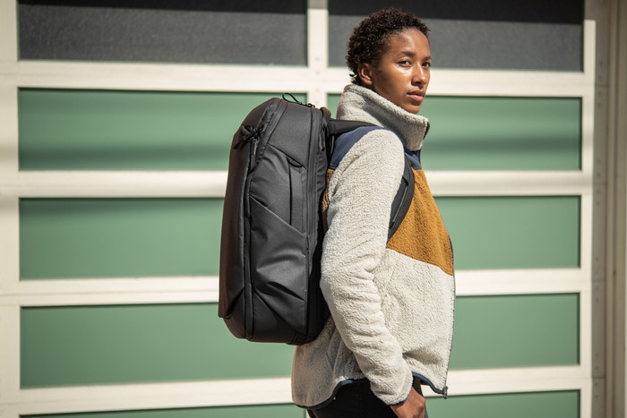 Peak Design Travel Backpack 30L v2 Black produkt in gebrauch