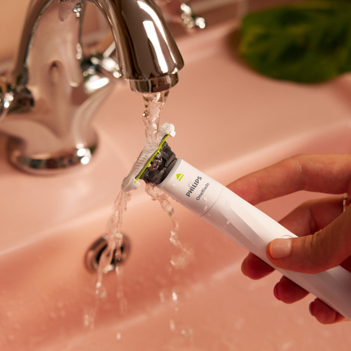 Philips OneBlade Intimate QP1930/30 product in use