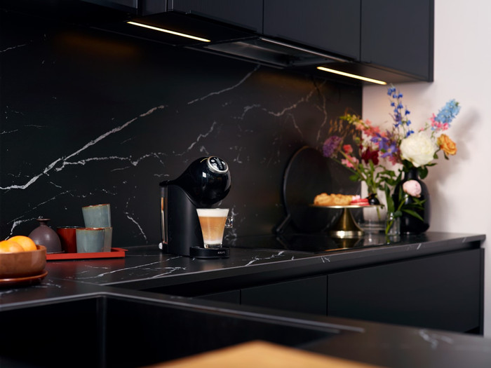 Krups Dolce Gusto Genio S Plus KP3408 Schwarz produkt in gebrauch