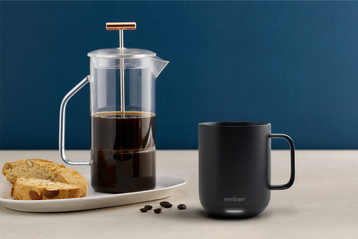 Ember Mug² 295 ml schwarz produkt in gebrauch