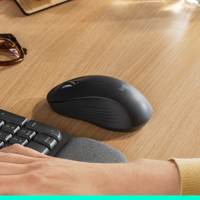 Logitech Signature M550 L Kabellose Maus Schwarz produkt in gebrauch