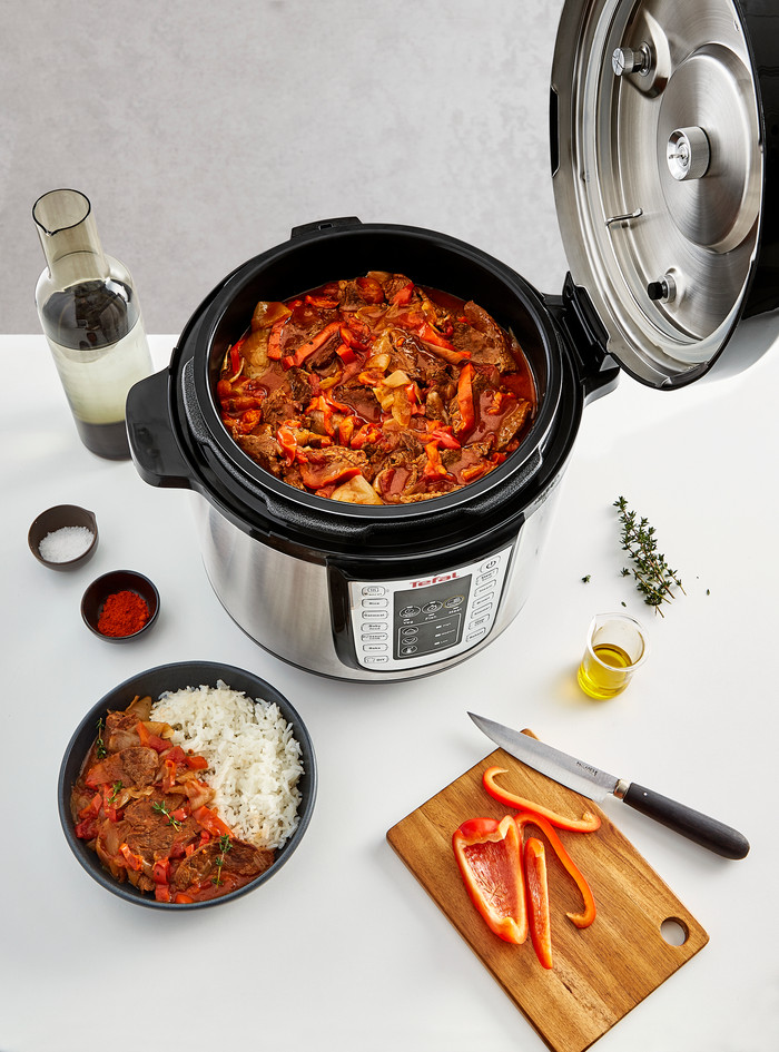 Tefal CY505E All-in-One Slowcooker, Multikocher und Schnellkochtopf produkt in gebrauch