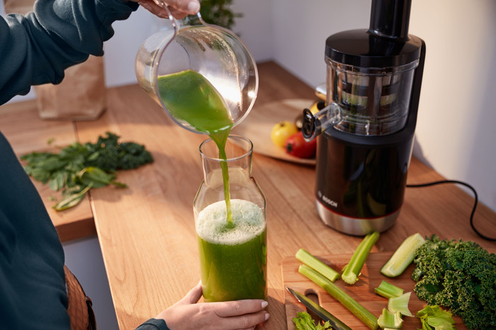 Bosch VitaExtract MESM731M produkt in gebrauch