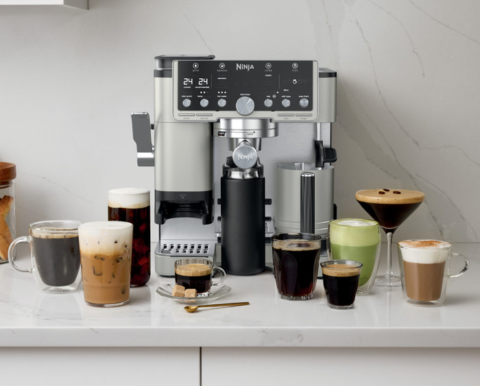 Ninja Luxe Café Pro ES701EUWH product in use