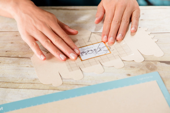 Cricut Explore/Maker StandardGrip Transfer Tape 30 x 120 Transparent produkt in gebrauch