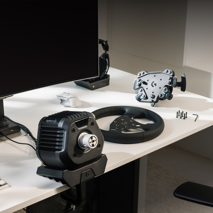 Logitech G RS50 System + Track Wheel - PlayStation und PC produkt in gebrauch