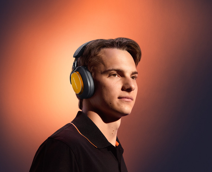Bowers & Wilkins PX8 S2 McLaren produkt in gebrauch