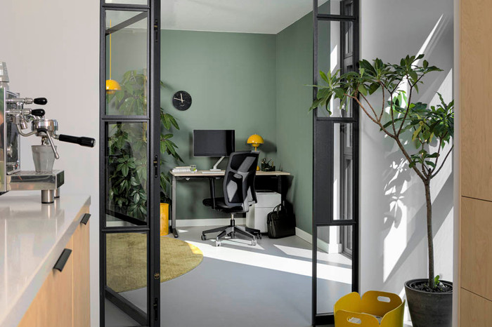 Ahrend Zest Desk Chair product in use