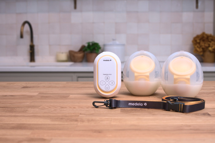 Medela Freestyle Mini Handsfree Double produkt in gebrauch