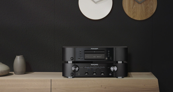 Marantz CD6007 Black product in use