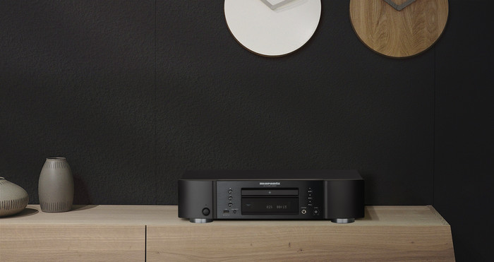 Marantz CD6007 Silver Gold product in use