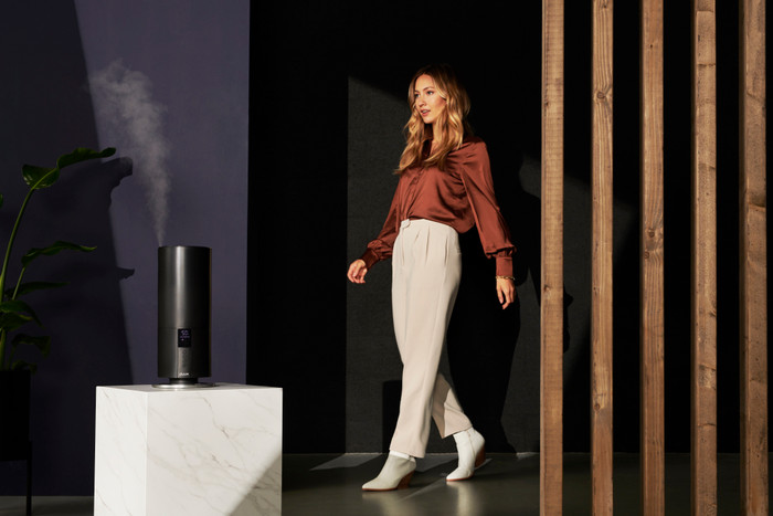 Duux Beam Mini 2 Smart Ultrasone Humidifier Black product in use