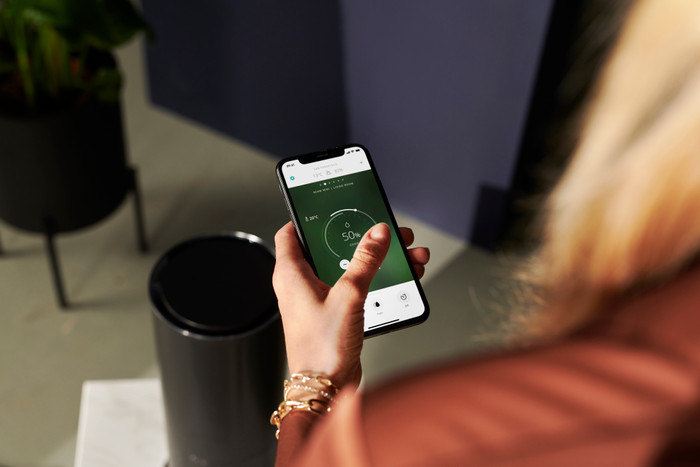 Duux Beam Mini 2 Smart Ultrasone Humidifier Black product in use