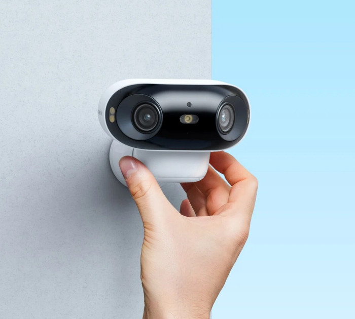 Reolink Argus Series B740X with Solar Panel product in use