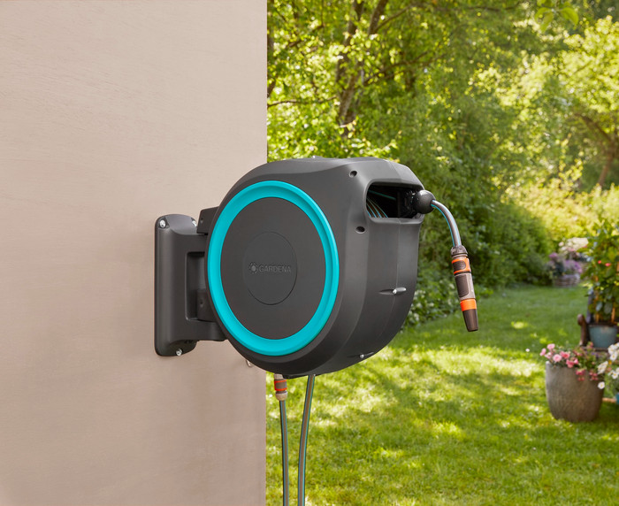 Gardena Wand-Schlauchbox 25 RollUp M/L produkt in gebrauch