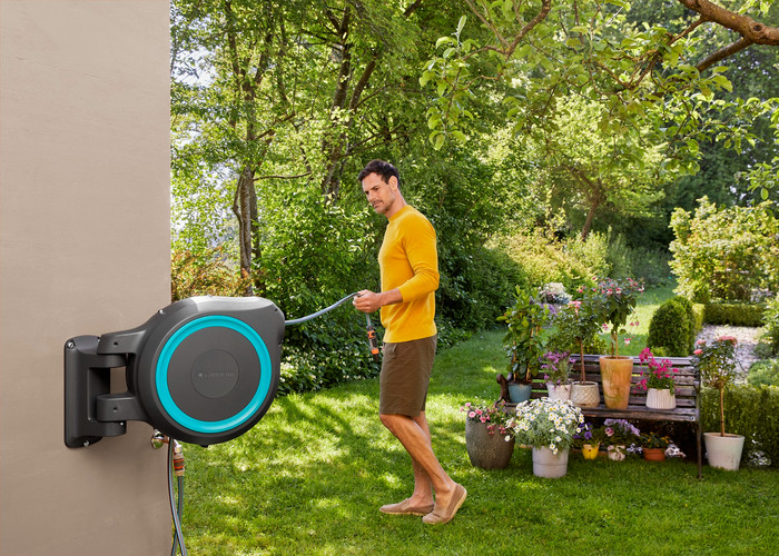 Gardena Wand-Schlauchbox 25 RollUp M/L produkt in gebrauch