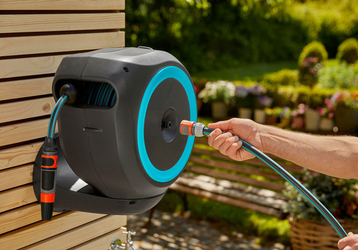 Gardena Wand-Schlauchbox 15 RollUp S produkt in gebrauch