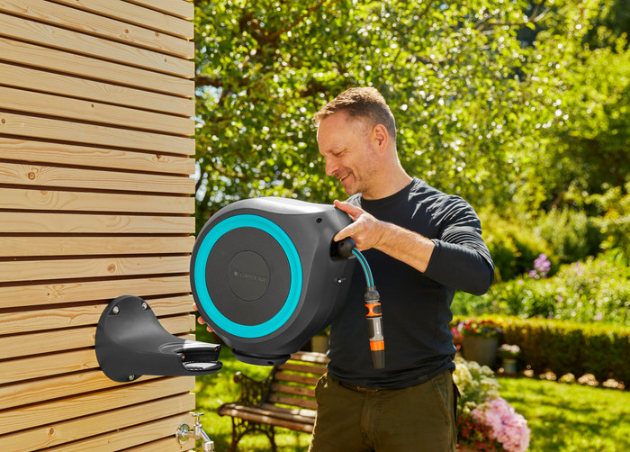 Gardena Wand-Schlauchbox 15 RollUp S produkt in gebrauch