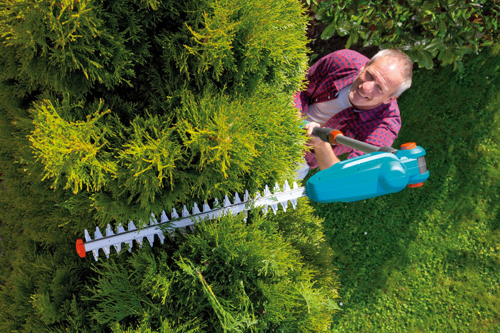 GARDENA THS 42/18V P4A solo (without battery) product in use