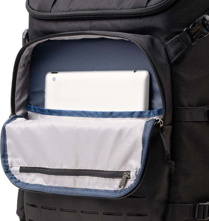 Think Tank DarkLight Reiserucksack 20L Schwarz detail