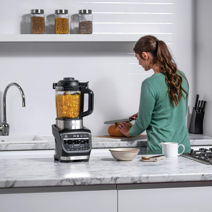 Ninja Soup Maker HB150EU product in use