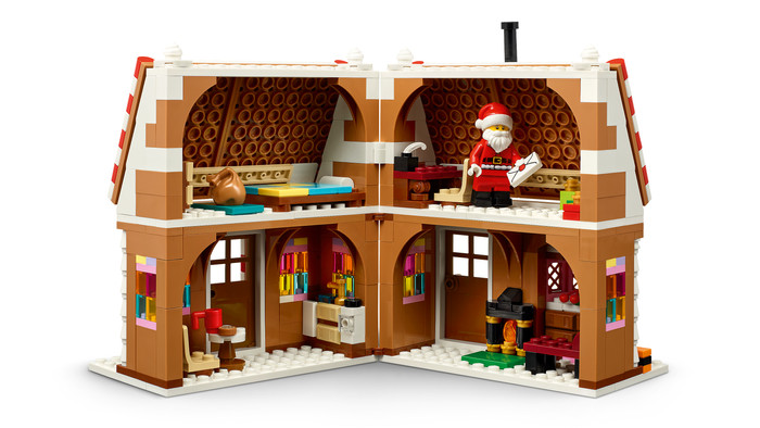 LEGO Winter Gingerbread House 40809 product in use
