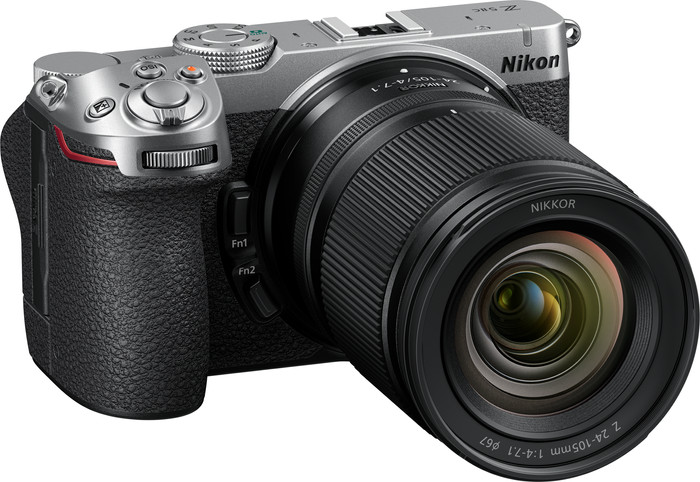 Nikon Z5IIC Silber + 24-105mm f/4-7.1 rechte seite