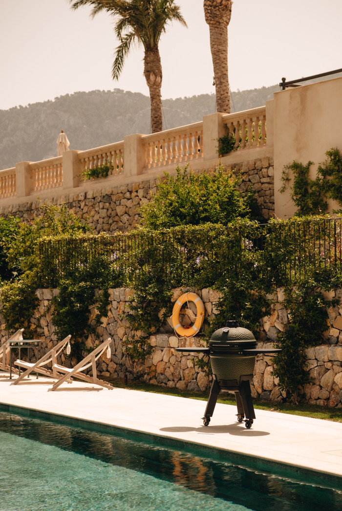 Moddern Green Complete product in use