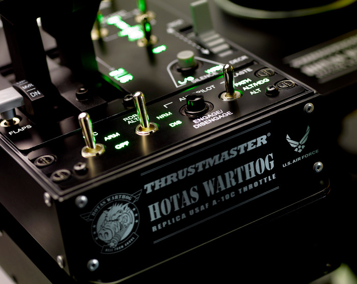 Thrustmaster Hotas Warthog Dual Throttles produkt in gebrauch