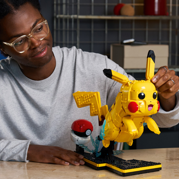 LEGO Pokémon Pikachu and Poké Ball 72152 product in use