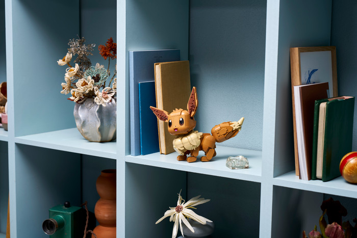 LEGO Pokémon Eevee 72151 product in use