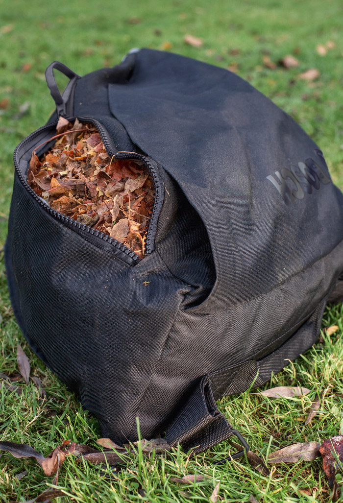 Bosch UniversalGardenTidy 3000 product in use