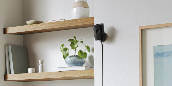 Ring Indoor Camera Plus Schwarz produkt in gebrauch