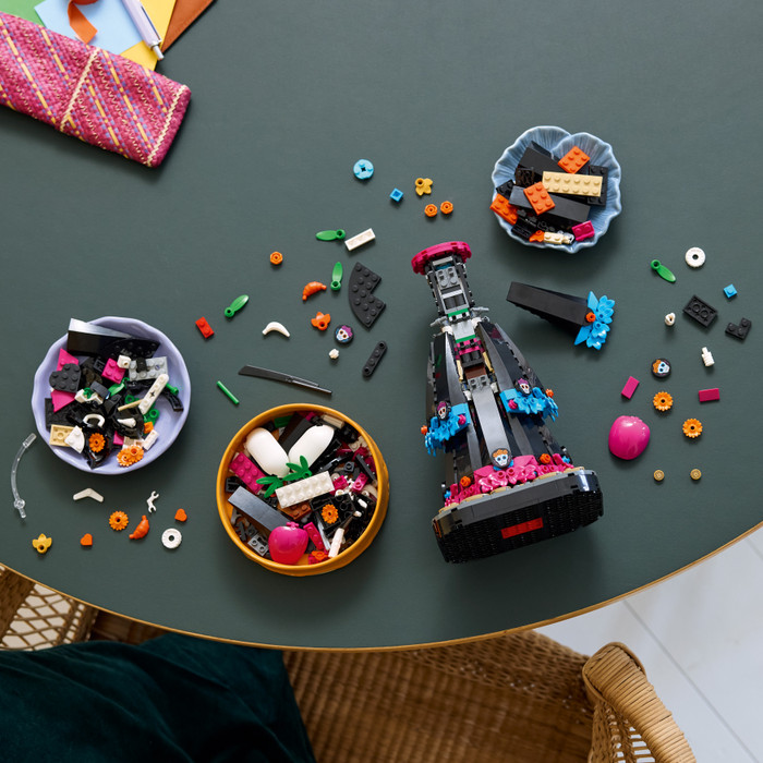 LEGO Ideas La Catrina 21372 produkt in gebrauch