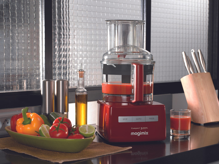 Magimix CS 3200 XL Red product in use
