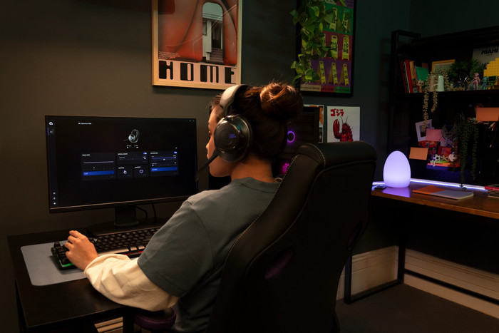 JBL Quantum 520 Black product in use