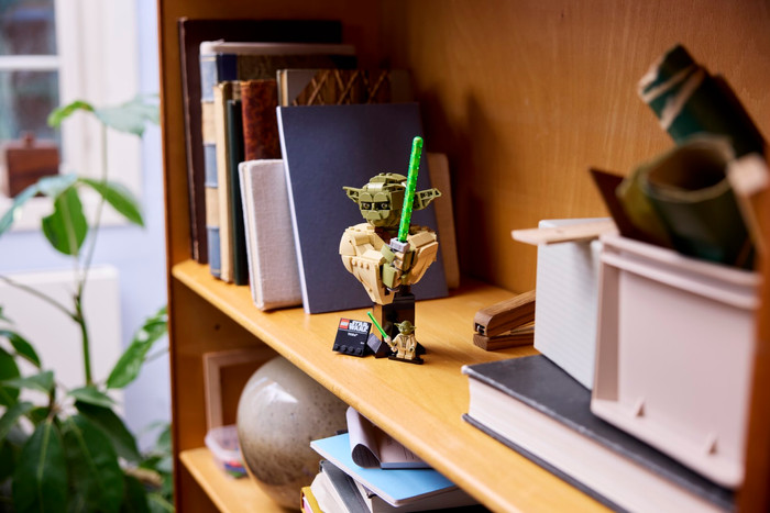 LEGO Star Wars Yoda Bust 75438 visual supplier