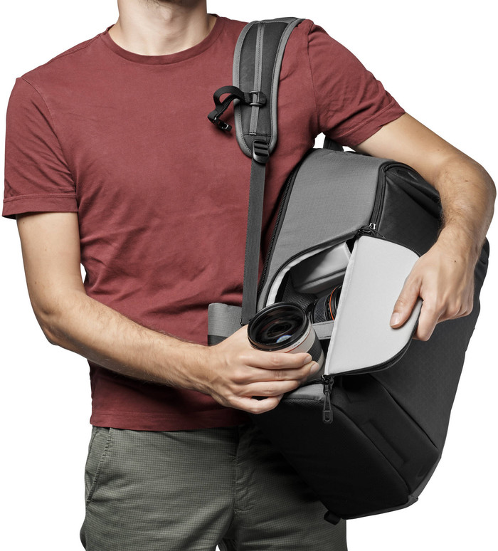 Lowepro Flipside 300 AW III Dunkelgrau produkt in gebrauch