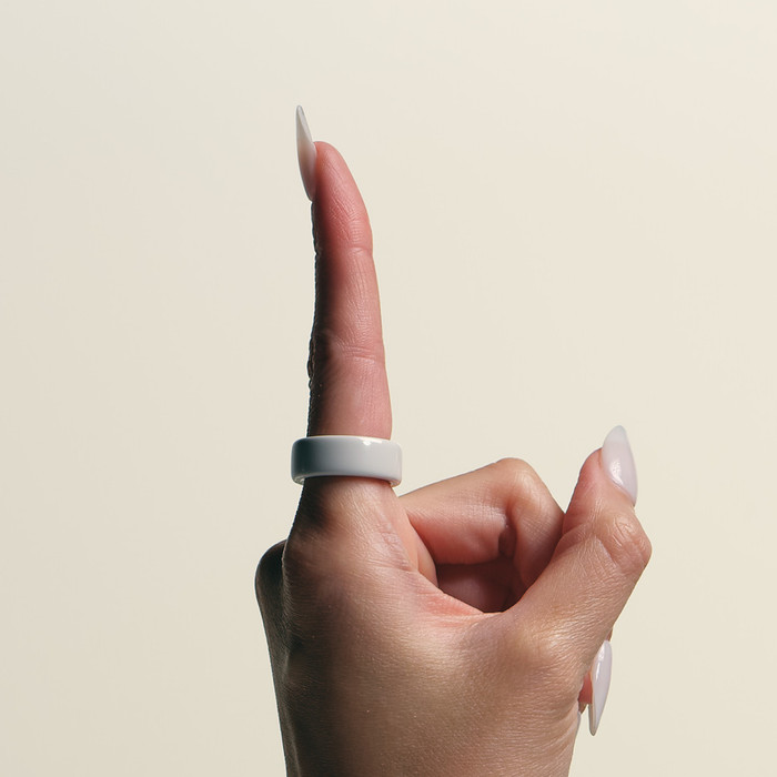 Oura Ring 4 Ceramic Size 4 Cloud visual supplier
