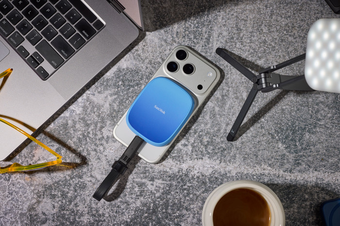 SANDISK Creator Phone SSD 2TB product in use