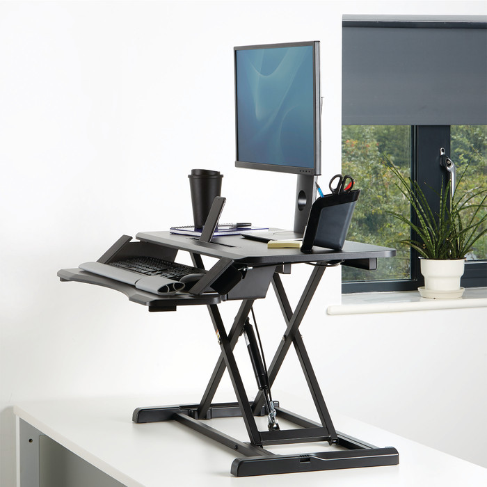 Fellowes Corsivo Sitz-Steh-Workstation Schwarz produkt in gebrauch