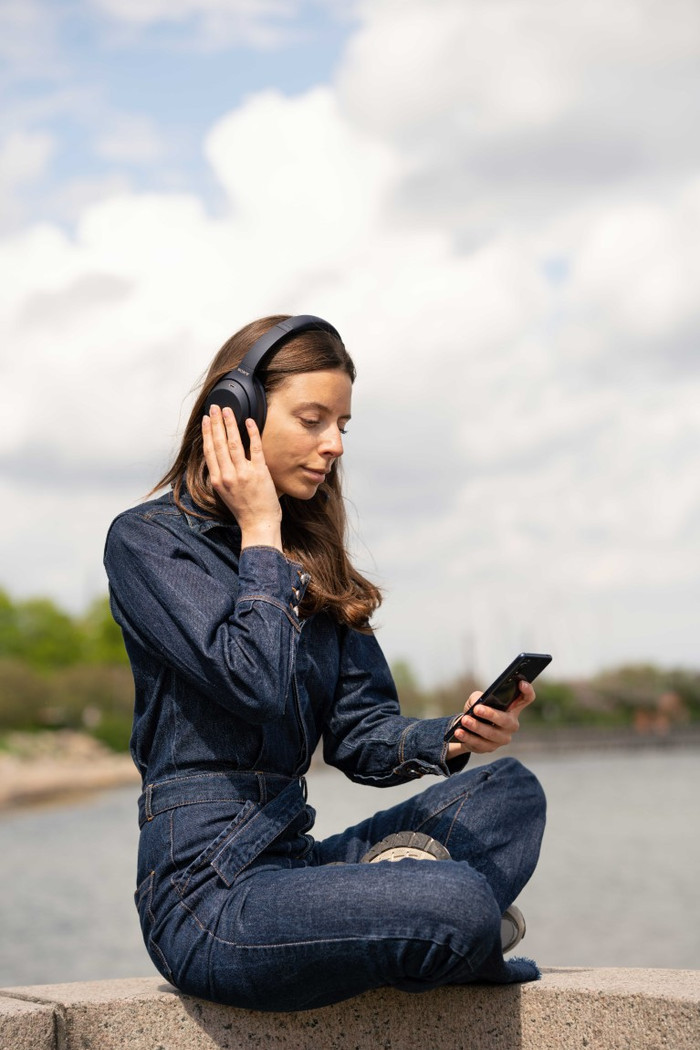 Sony WH-1000XM4 Blue product in use