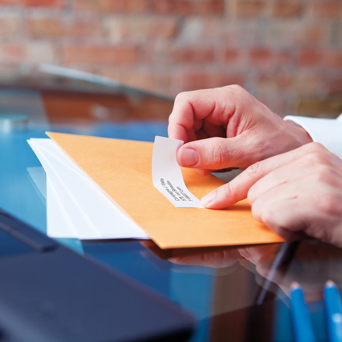 DYMO Removable Label 19x51mm 500 Units product in use