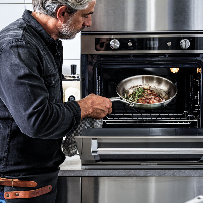 KitchenAid Multiply Topf- und Pfannenset 4-teilig produkt in gebrauch