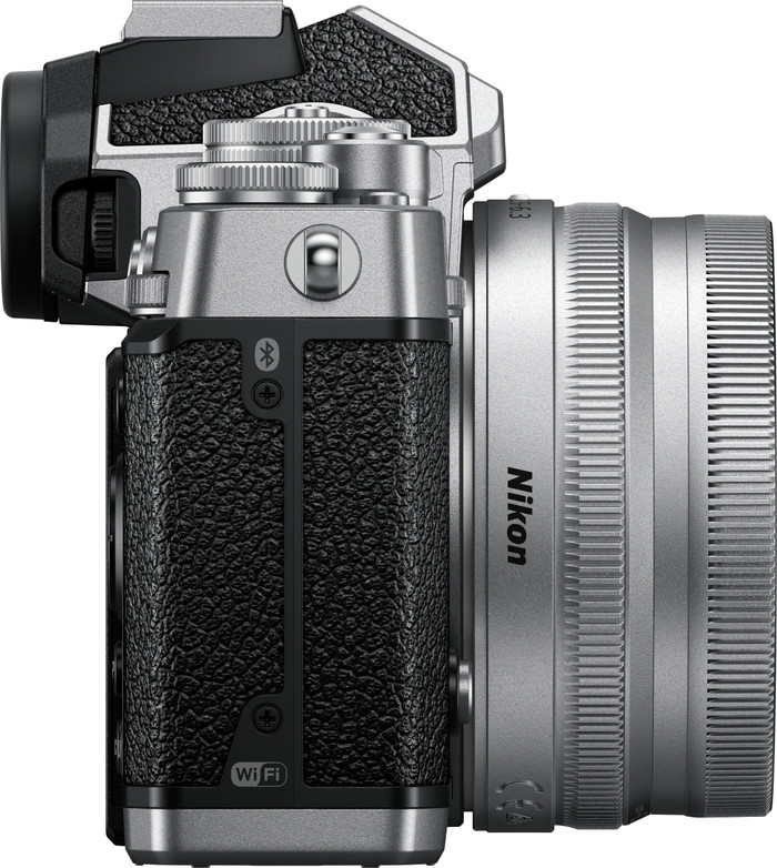 Nikon Z fc + Nikkor Z 16-50mm f/3.5-6.3 VR + 50-250mm f/4.5-6.3 rechte seite